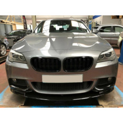 Munuaissäleikkö BMW F10 F11 5-sarja kiiltävä musta kaksoisrimat (4)