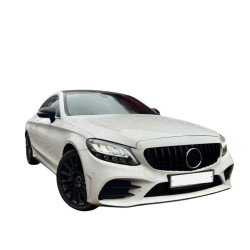 Säleikkö yhteensopiva Mercedes-Benz C-luokan W205 facelift etukameran kanssa kiiltävä musta